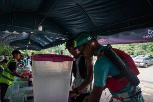 BIB: 
                            <button type="button" onclick="openModal(28156190)" class="btn btn-primary btn-sm float-right btn-popup" data-toggle="modal" data-target=".modal-high-quality">
                        <i class="fas fa-shopping-cart"></i> Add to Cart
                    </button>
                                            <button type="button" onclick="isThisMe(28156190, true)" class="btn btn-success btn-sm float-right btn-popup btn-isme hidden" data-toggle="tooltip" data-placement="bottom" title="นี่คือรูปของคุณใช่ไหม คลิกที่นี่เพื่อเอาเข้าอัลบั้ม">
                        <i class="fas fa-plus"></i> Add to album
                    </button>
                    <button type="button" onclick="isThisMe(28156190, false)" class="btn btn-warning btn-sm float-right btn-popup btn-isnotme hidden">
                        <i class="fas fa-ban"></i> Remove from album
                    </button>